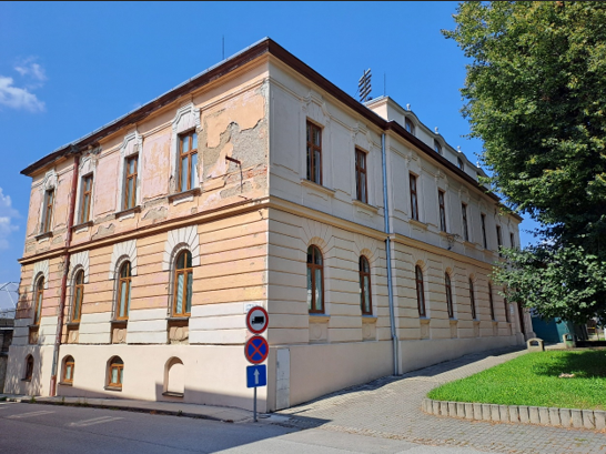 ZUŠ - pohľad zboku